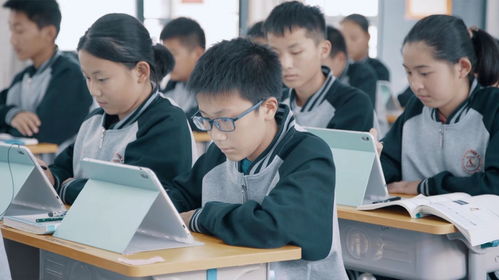 正越 直行 智慧 取勝 鄭州高新區八一中學創建 智慧課堂 紀實